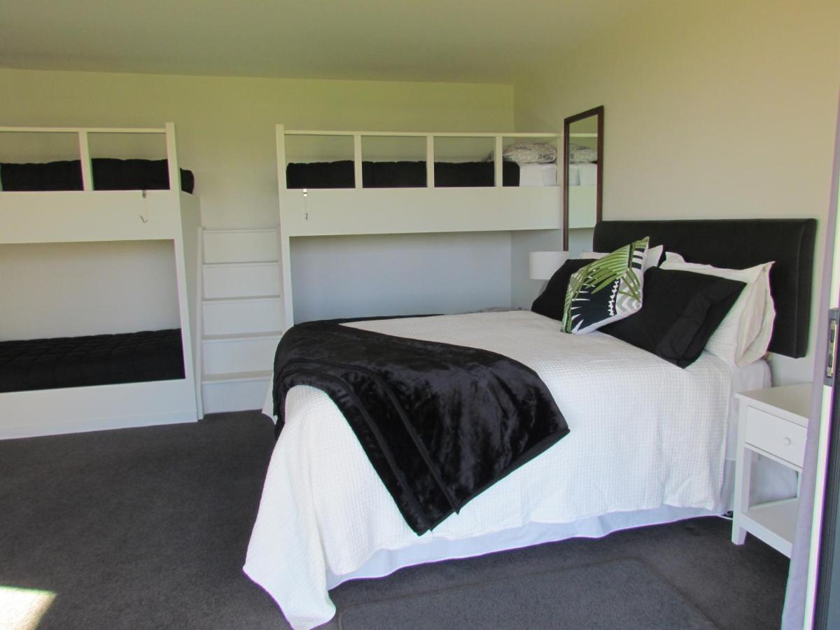 The Bunkhouse Hotel Waiau Bagian luar foto